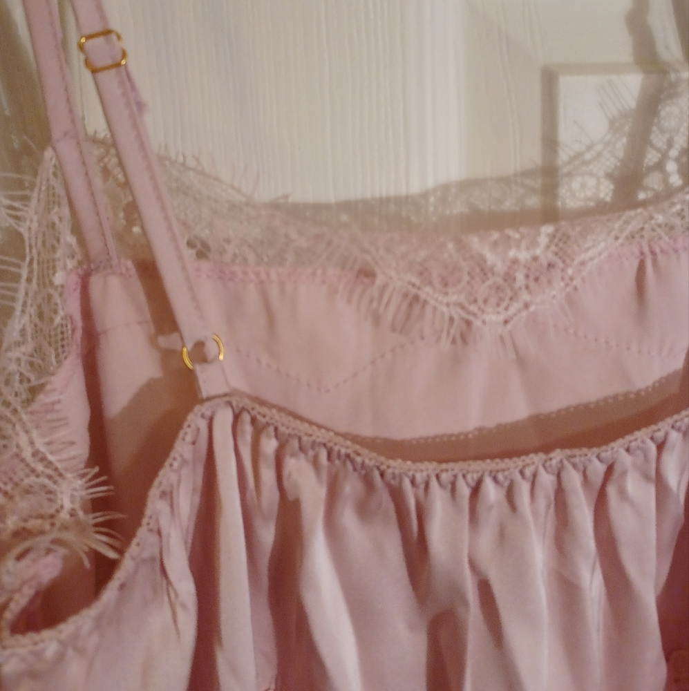 Delicate pink silky chemise with G-string - Picture 4 of 7